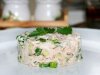 Как приготовить салат с консервированной рыбой и огурцом?