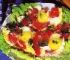 Как приготовить яичницу с помидорами и колбасой?