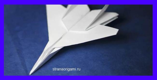 Как сделать бумажный самолетик истребитель?